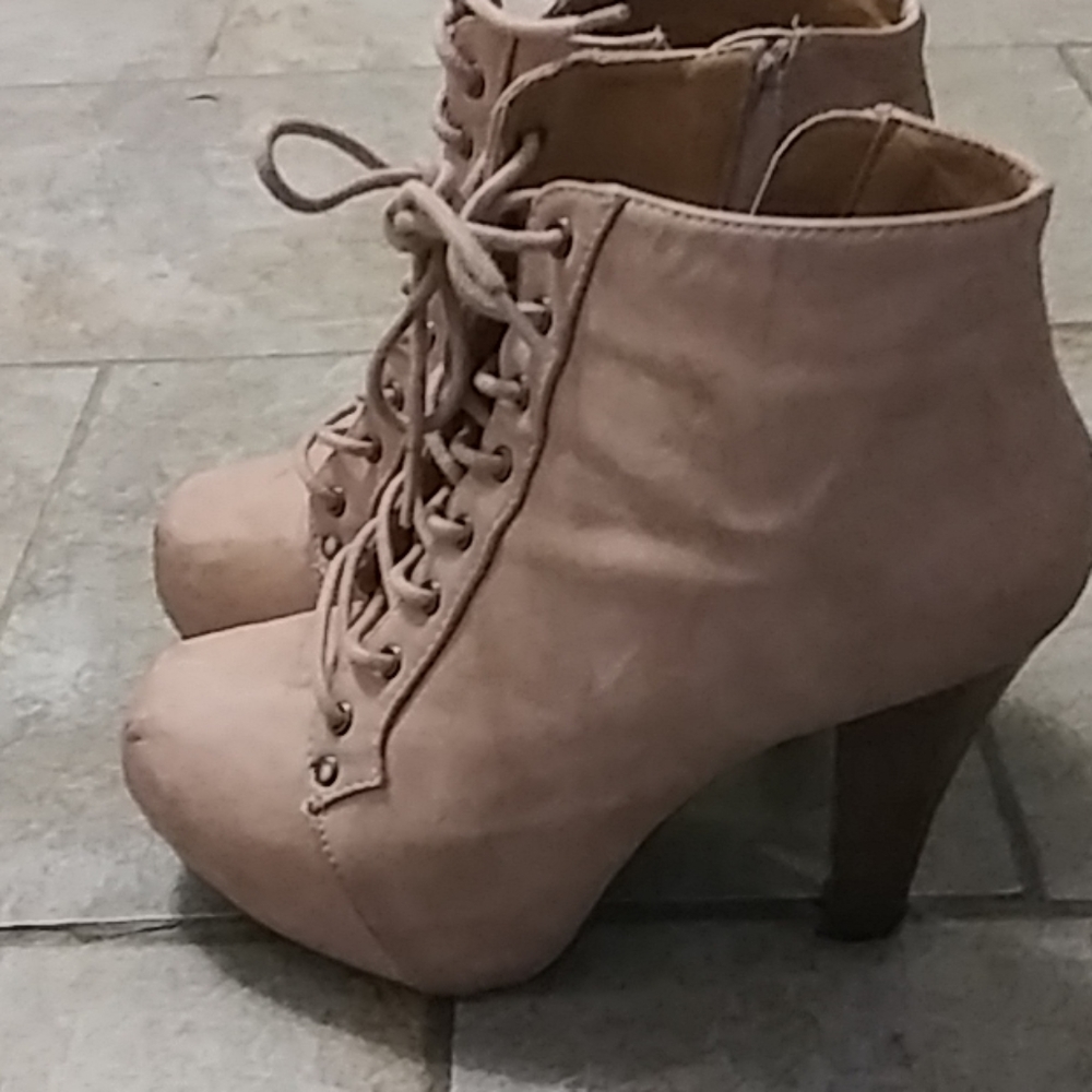 Shoes - Picture 5 of 7